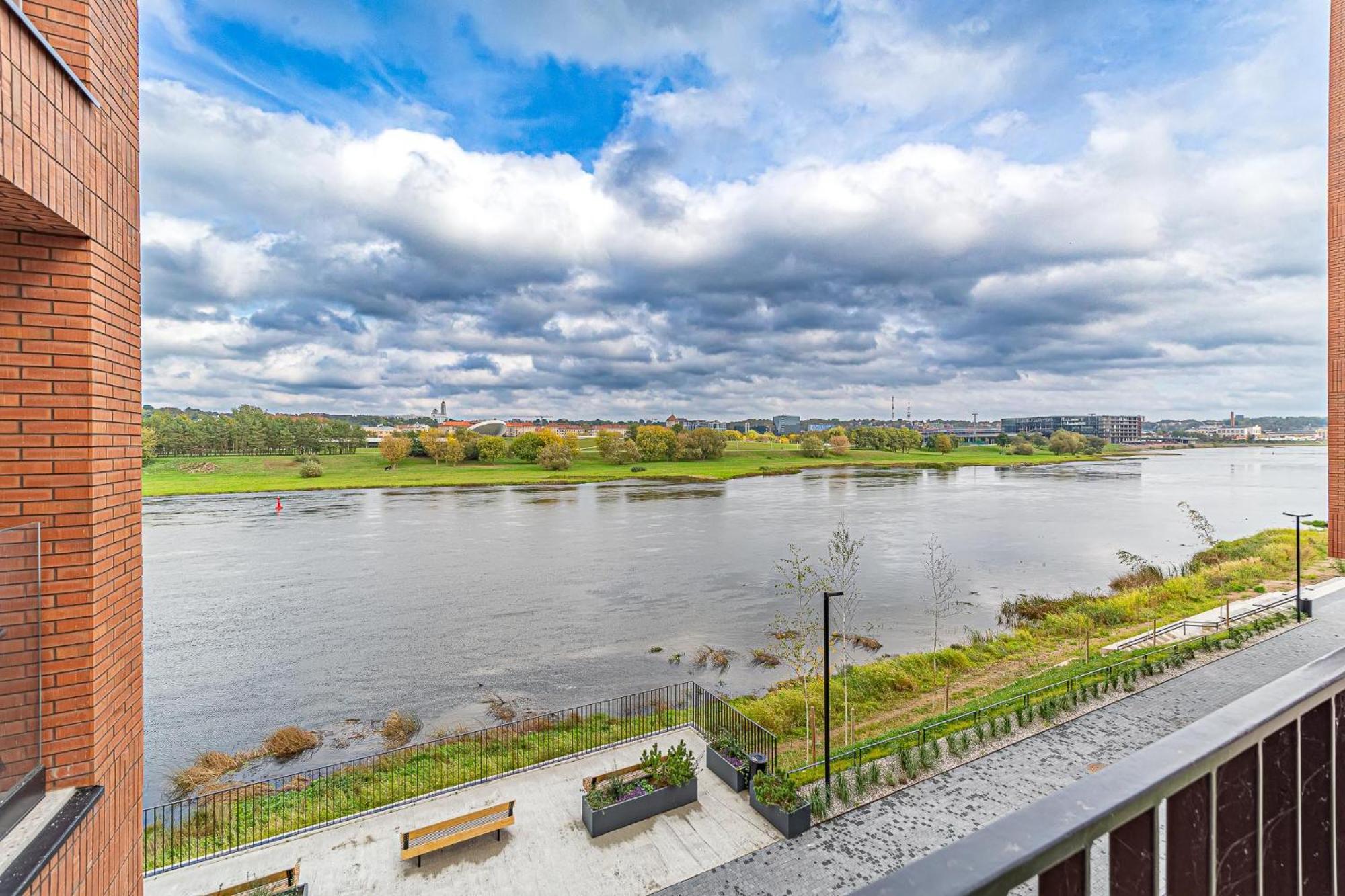 River Park Apartment *